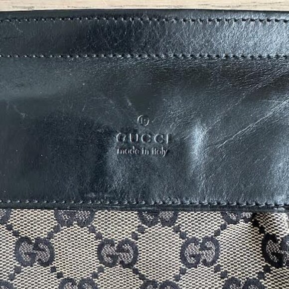GUCCI VINTAGE BELT BAG/CROSS BODY BAG WITH ADJUSTABLE STRAP. - Picture 4 of 14